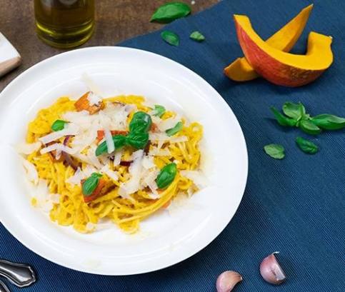 Spagetti tejszínes zöldségmártással