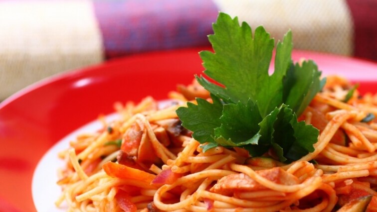 Paradicsomos-cukkinis spagetti