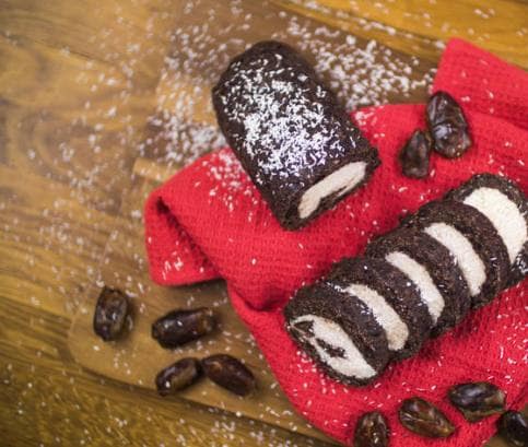 Dvoubarevná RAWláda z kokosu a sušeného ovoce