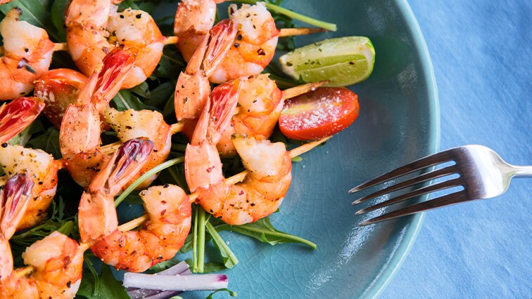 Krevetový špíz na grilu