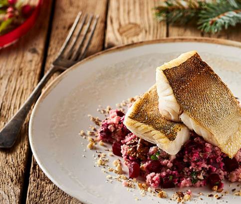 Zubáč s kuskusom a červenou repou