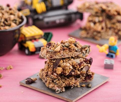 Házi készítésű sütemények szárított gyümölcsökkel, magvakkal