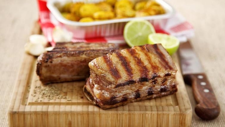 Grilovaná žebra s anýzovo-česnekovou marinádou