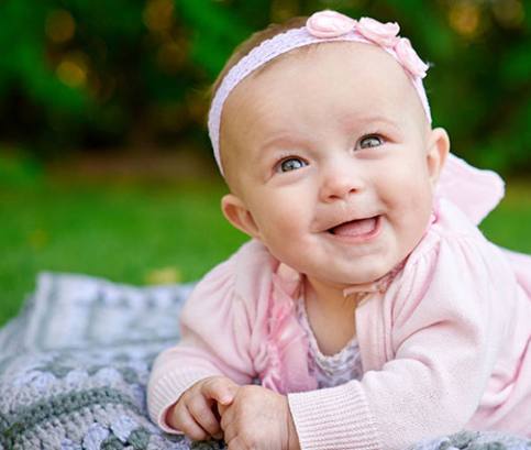 Ako obliecť bábätko na jar? Predsa ako cibuľu!