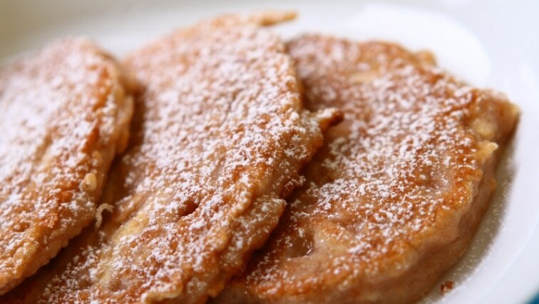 Házi almás palacsinta mézzel