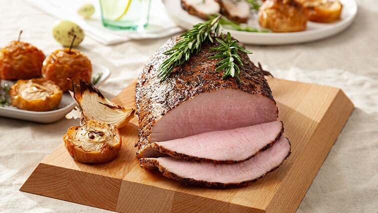 Bravčové karé pečené s jablkami a cibuľou