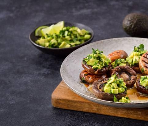 Žampiony s miso marinádou a avokádovou salsou 