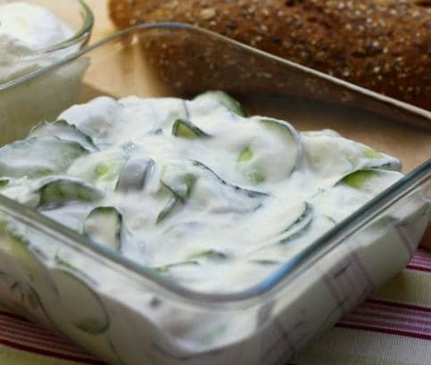 Klasszikus tejfölös uborkasaláta 