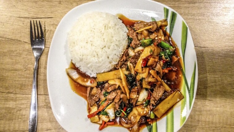 Krůtí maso s bambusovými výhonky a zeleninou