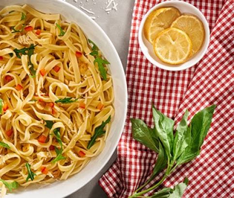 Tagliatelle Aglio Olio paprikával és rukkolával
