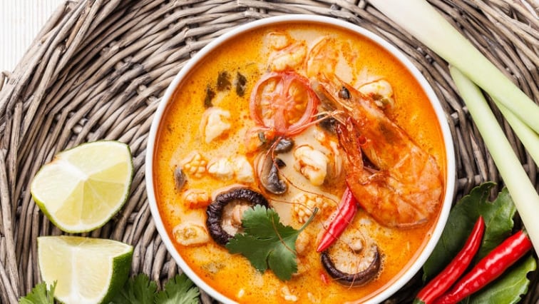 Thajská polévka TOM YUM GOONG s krevetami a houbami shitake