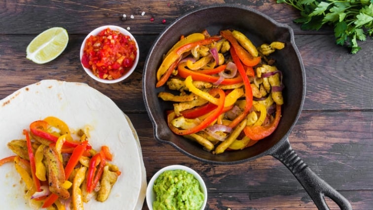 Kuřecí fajitas na mexickém pivě s tortillami