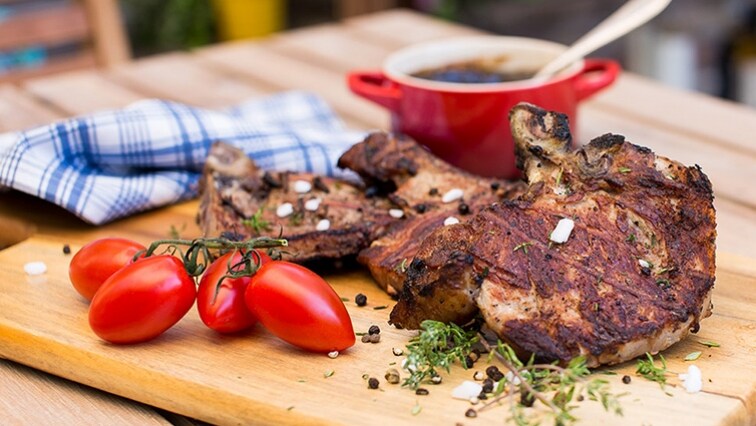 Grilované karé so slivkovou omáčkou