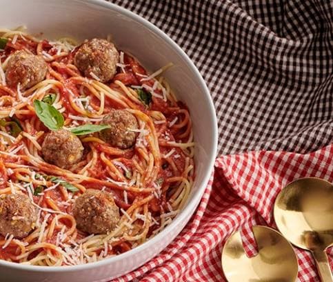 Spagetti húsgolyóval