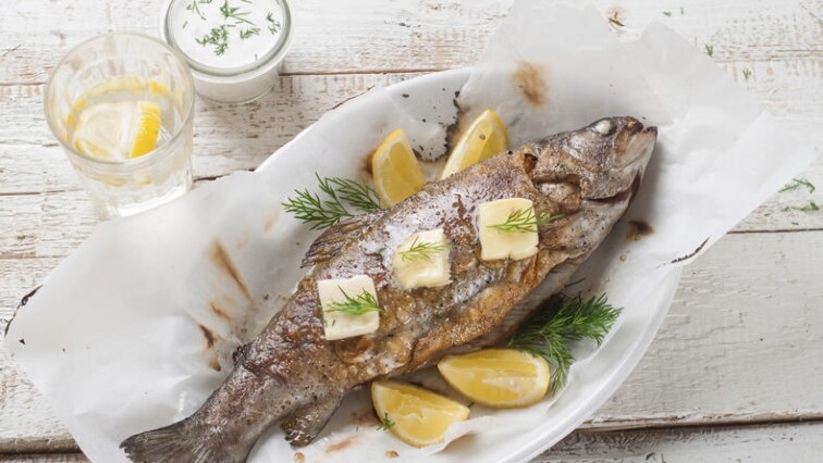 Grilovaný pstruh na bylinkách