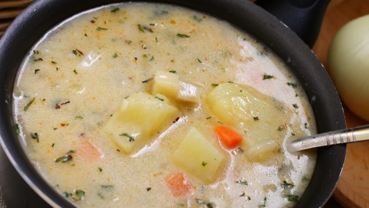 Tejfölös burgonyaleves