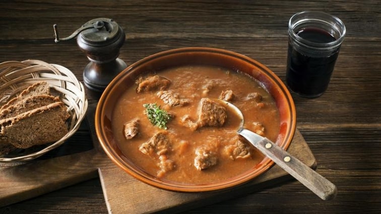 Hovězí guláš na víně