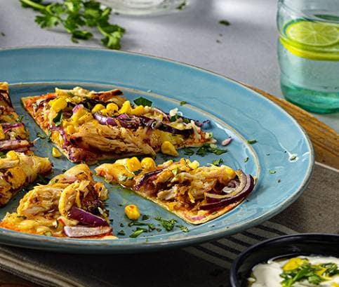 Grillezett tortillapizza tépett csirkehússal