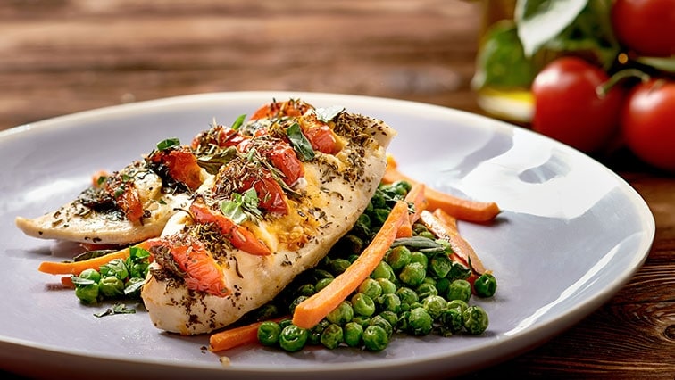 Kuracie prsia plnené mozzarellou, bazalkou a rajčinami