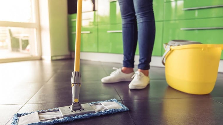 Padlóburkolatok tisztítása gyorsan és foltmentesen