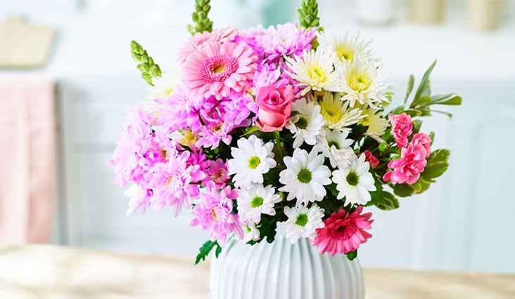Anyák napjára: virág és stílusos kiegészítők