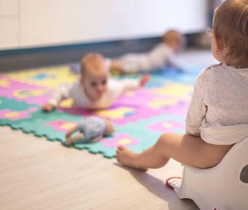 Bezplenková metoda: Na nočník chodí již 2-měsíční děti