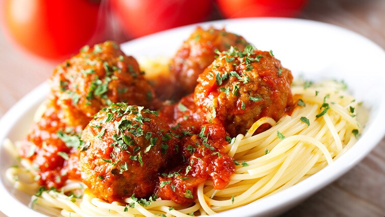 Špagety s masovými koulemi