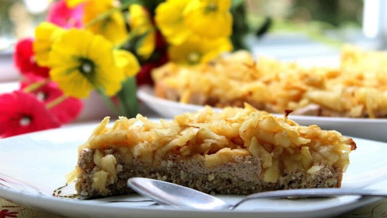 Ovesný koláč s jablky a řeckým jogurtem