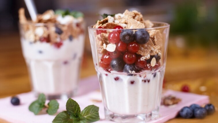 Raňajkové jogurtové parfé s medom