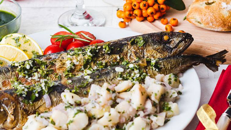 Ryba bez kostí: Vykostiť rybu dokážete jedným ťahom!