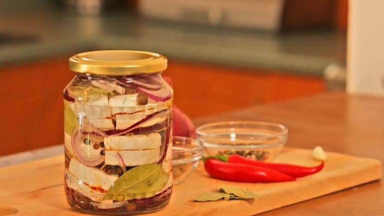 Nakládaný hermelín s pikantní náplní