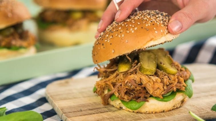 Trhané vepřové maso pečené v moštu