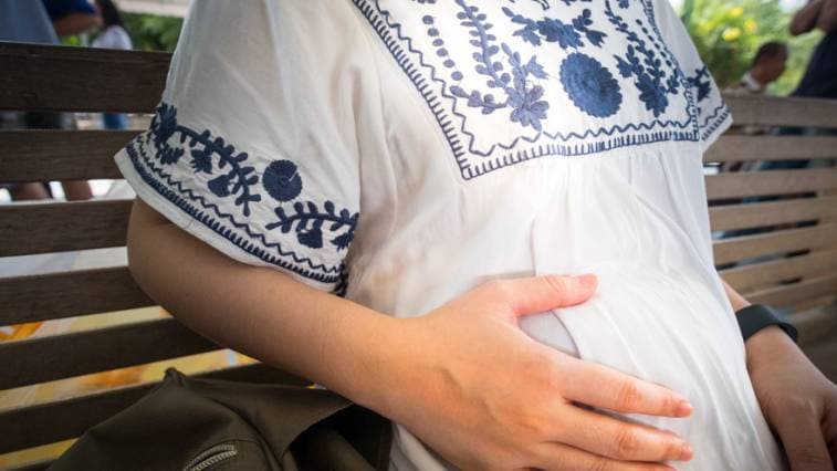 Prvé pohyby bábätka ohlasujú bublinky a chvenie