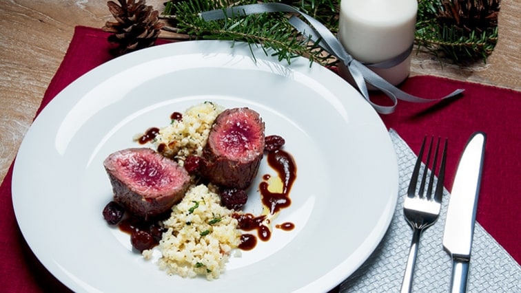 Steak z jeleňa s brusnicovou omáčkou