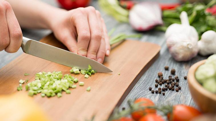 Kvalitný kuchynský nôž: Viete, na čo ktorý nôž použiť?