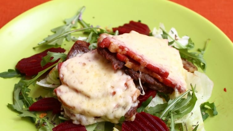 Füstölt tarjával rakott sertéskaraj