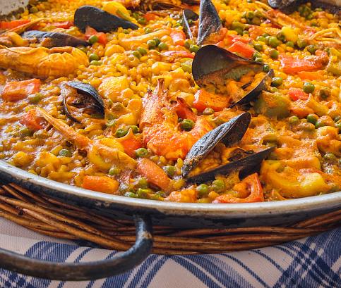 Csirkés paella tenger gyümölcseivel