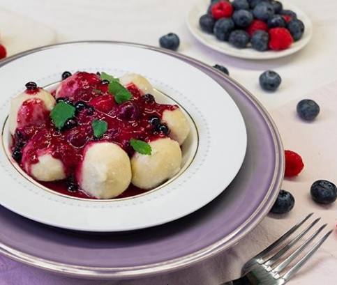 Túrógombóc gyümölcsöntettel