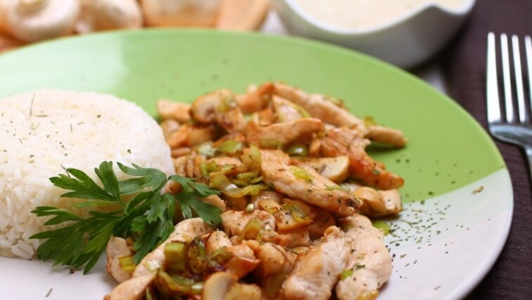 Csirkemell csíkok póréhagymával