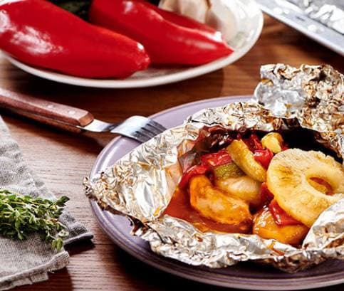 Grilované kura na havajský spôsob vo fólii