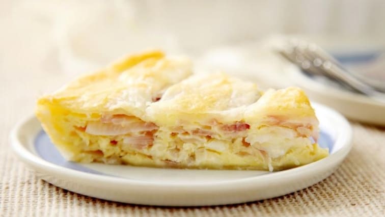 Filo těsto s balkánským sýrem vejcem a cibulí