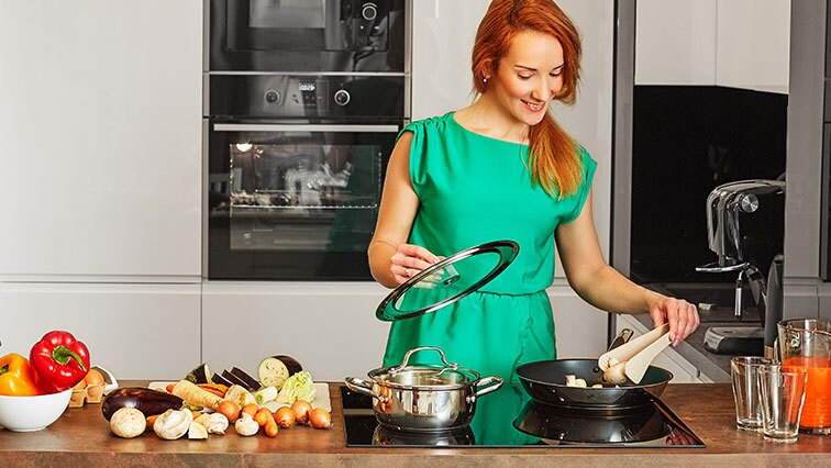 Panvice a hrnce: Základné typy na vaše ľahšie varenie