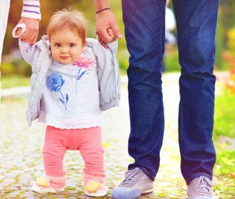 Mikor kezd el járni a kisgyermekem?