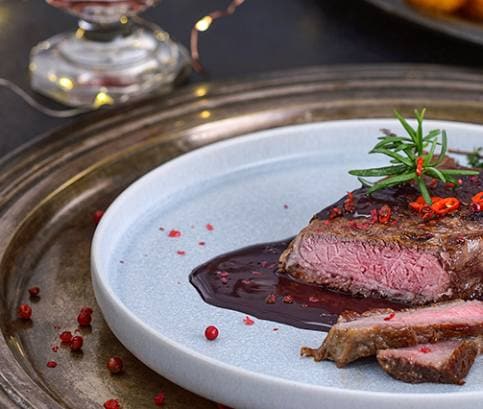 Steak v pikantní čokoládové omáčce