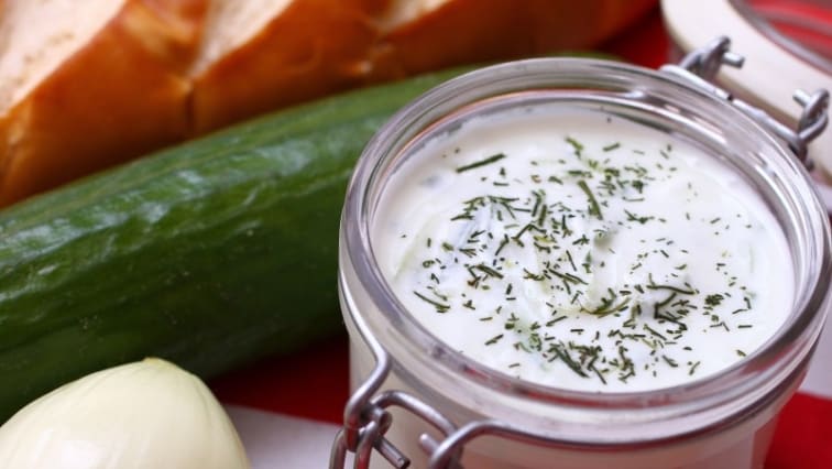 Tzatziki görög joghurttal: egyszerű és olcsó recept