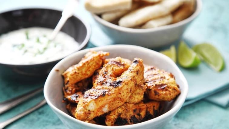 Tandoori kuřecí kousky na grilu