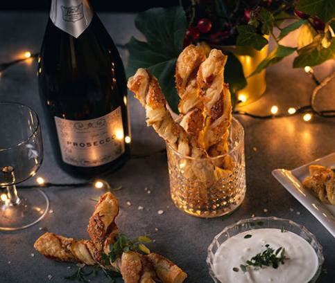 Silvestrovské tyčinky so syrom a prosciuttom