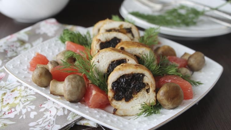 Kuřecí roláda se sušenými švestkami