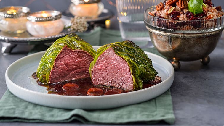 Sviečkovica v kelovom liste s vínnou redukciou