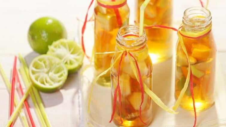 Ledový čaj s pomerančem a jablkem